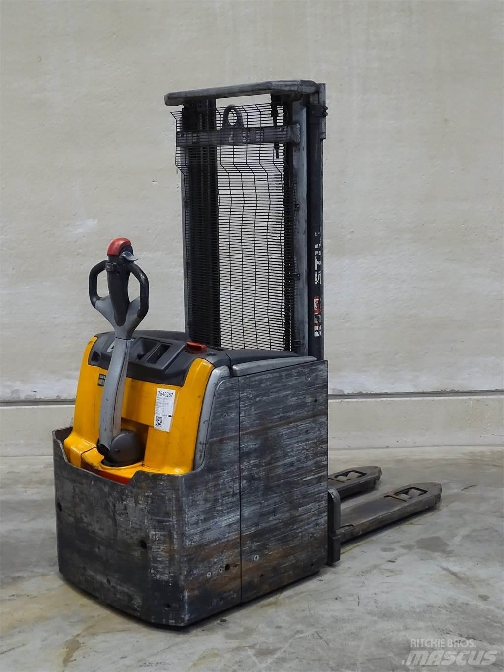 Still EXV16/950MM Pedestrian stacker