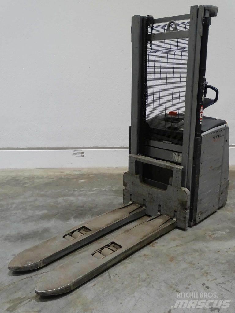 Still EXV20I Pedestrian stacker
