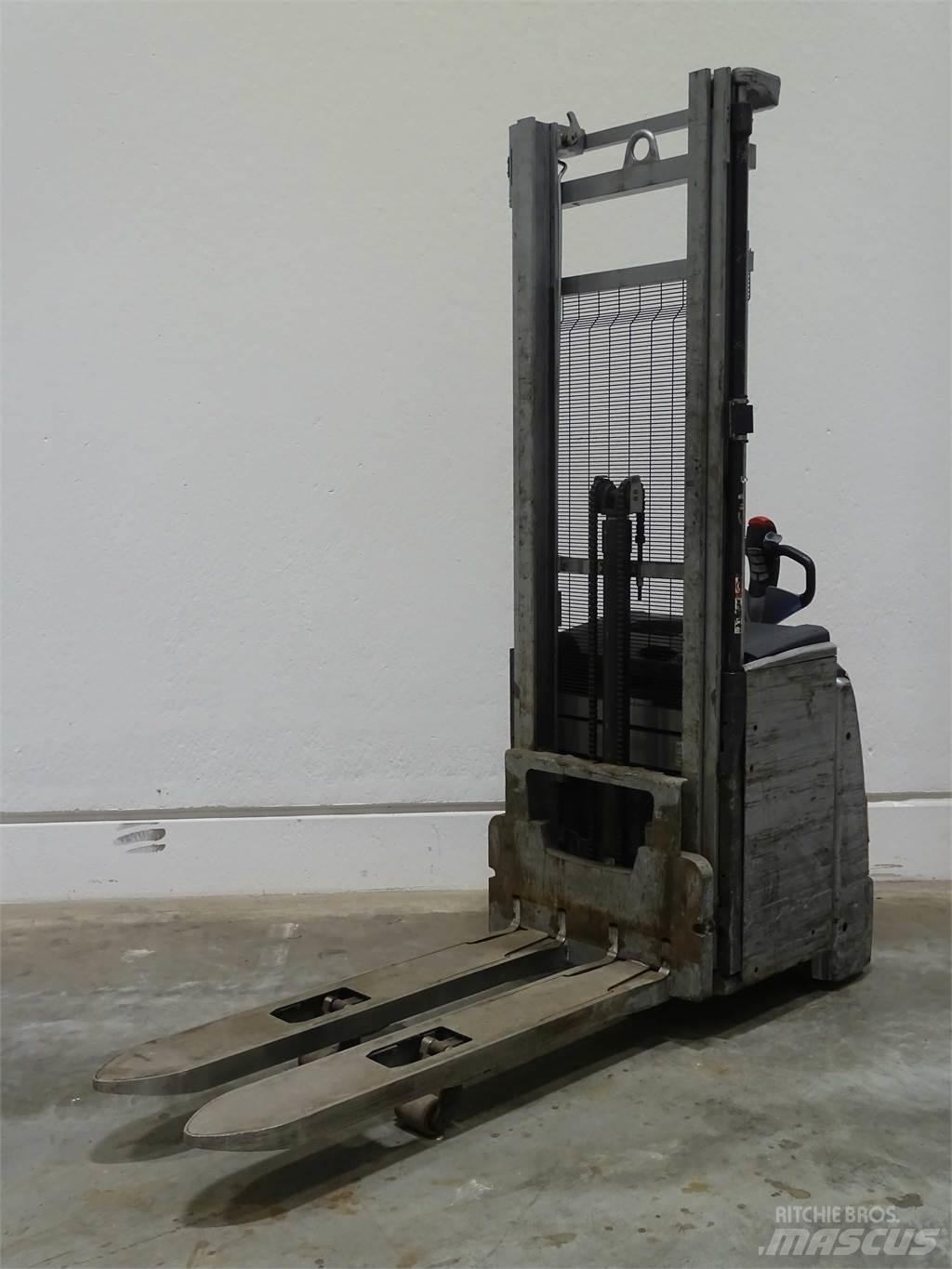 Still EXV20I Pedestrian stacker