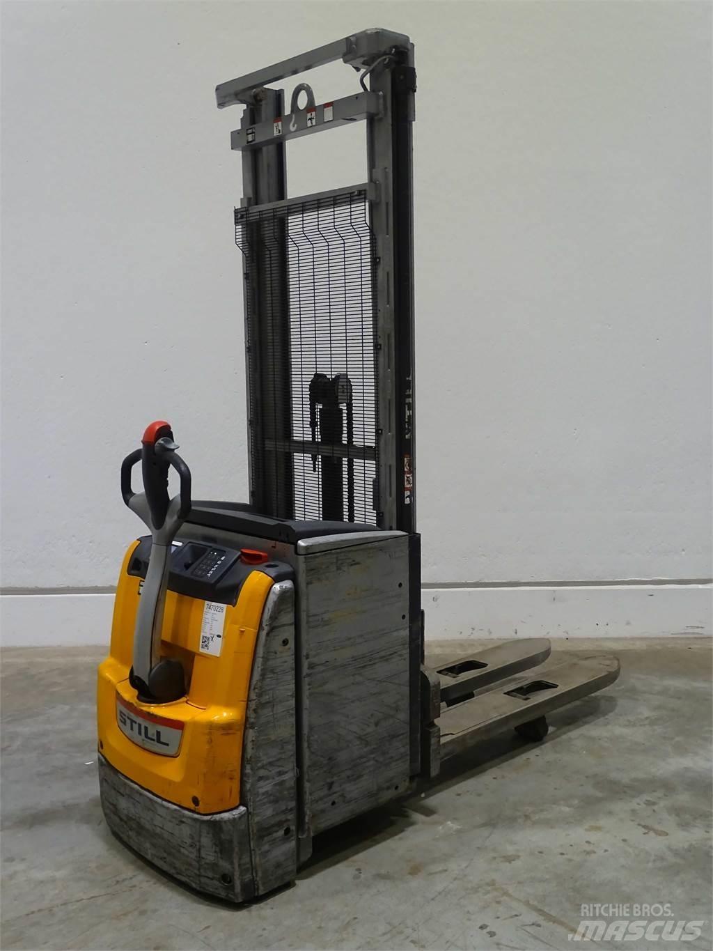 Still EXV20I Pedestrian stacker