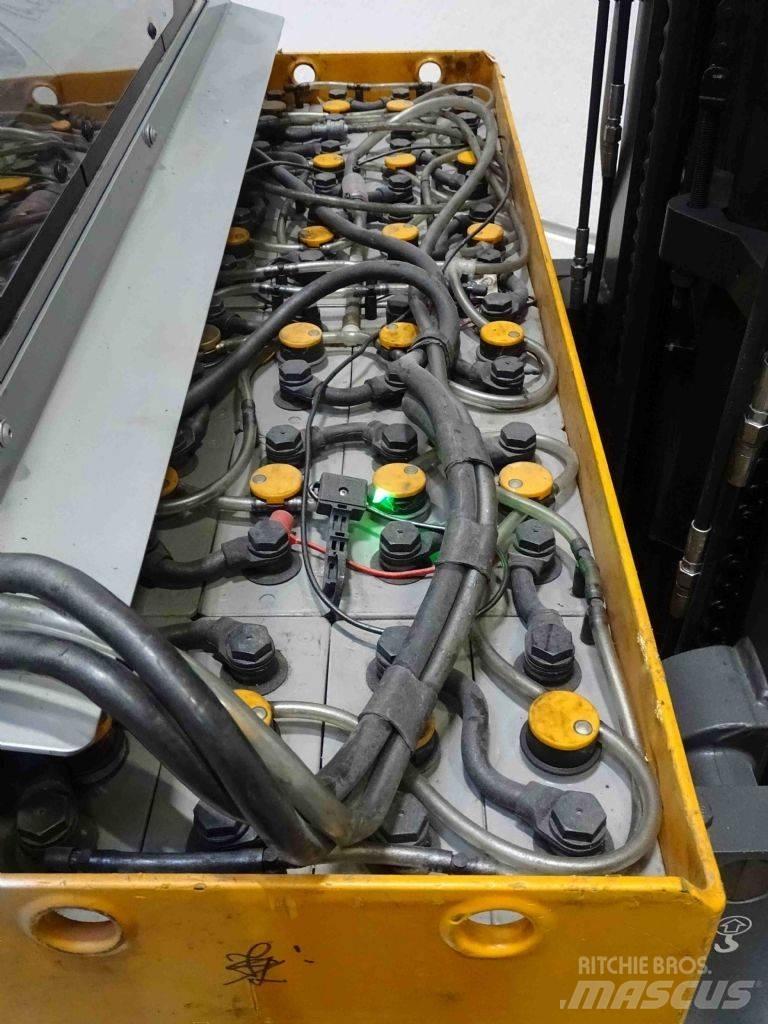 Still FM-X10 Reach trucks