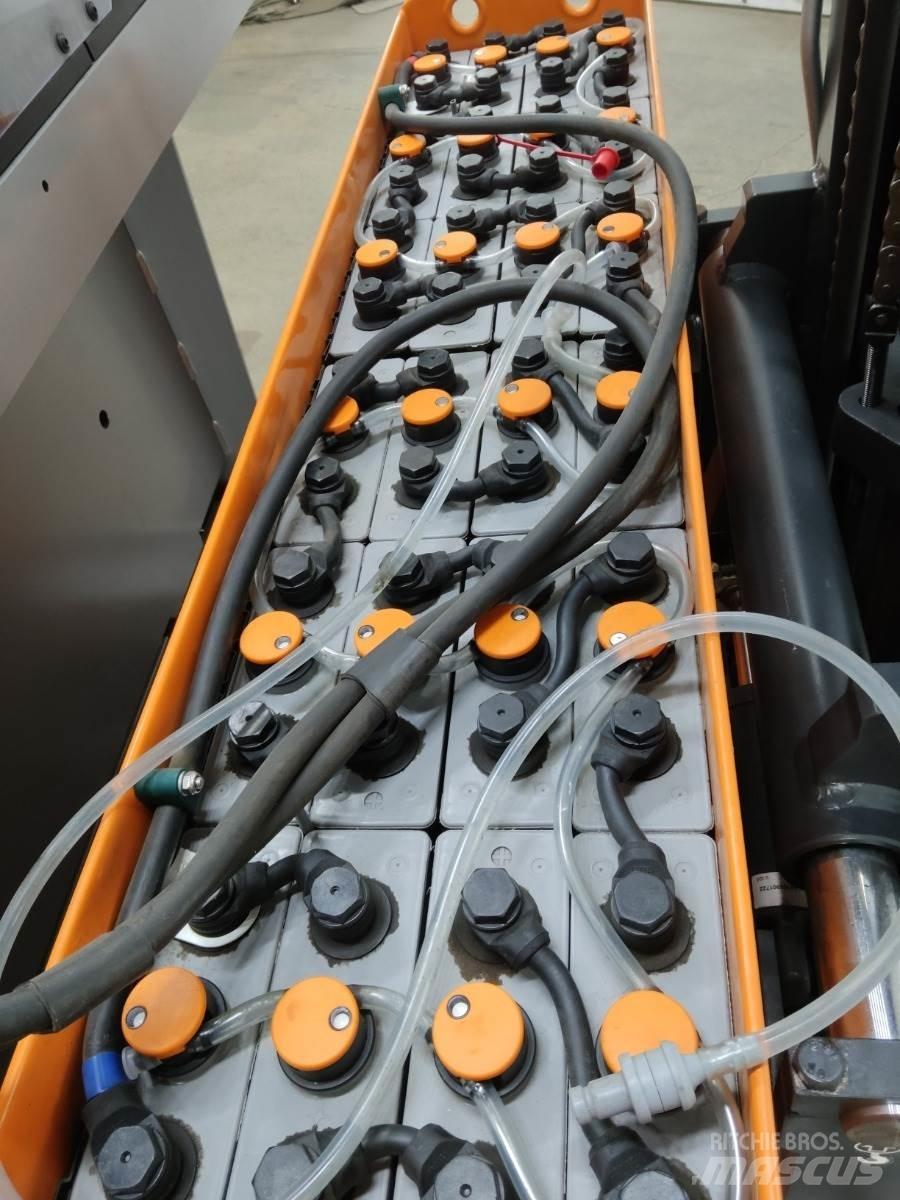 Still FM-X10 Reach trucks
