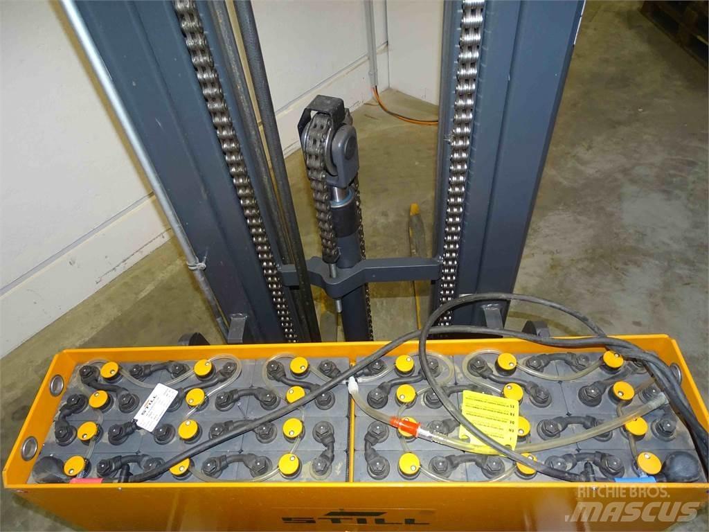 Still FM-X10 Reach trucks