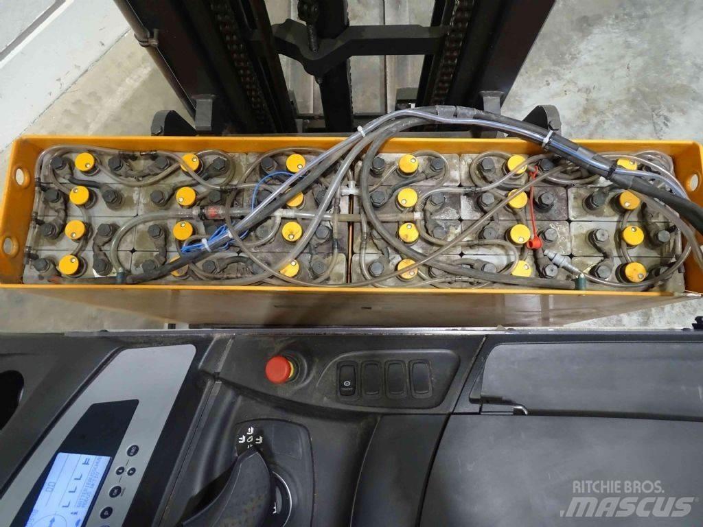 Still FM-X12 Reach trucks