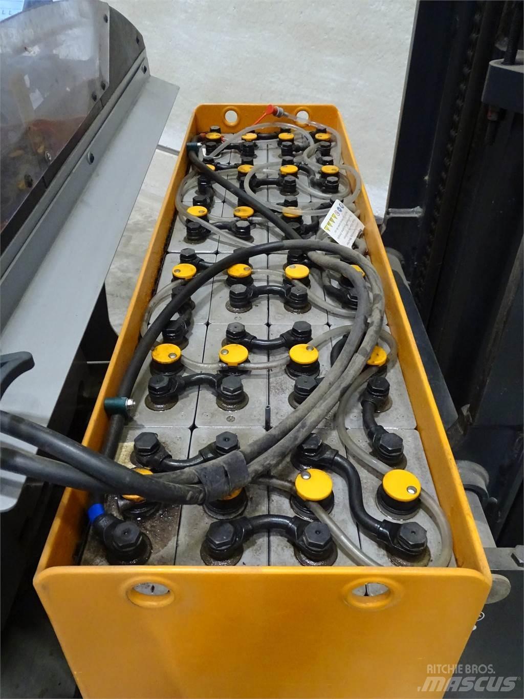 Still FM-X12 Reach trucks