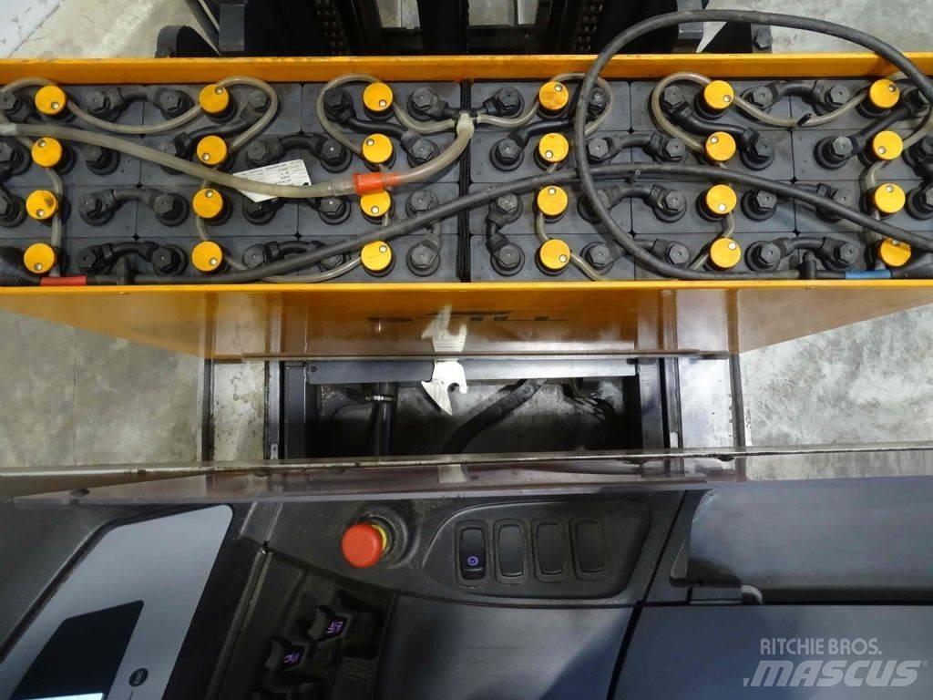 Still FM-X14 Reach trucks