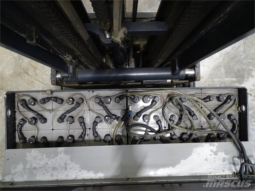 Still FM-X14 Reach trucks