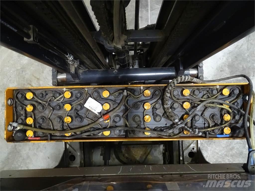 Still FM-X14 Reach trucks