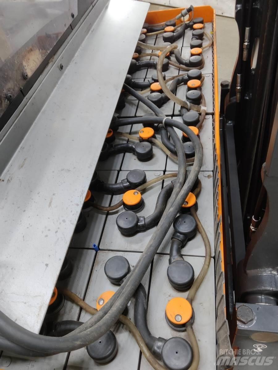 Still FM-X14 Reach trucks