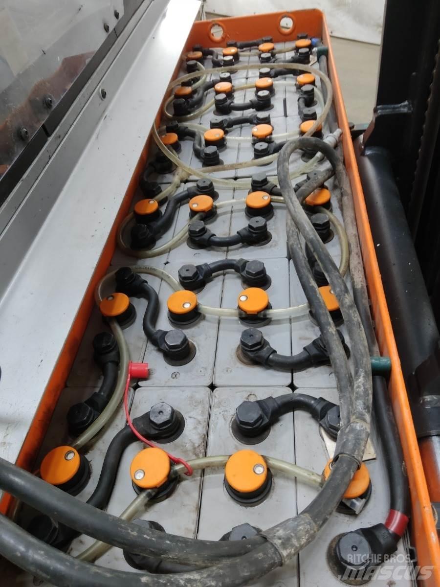 Still FM-X14 Reach trucks