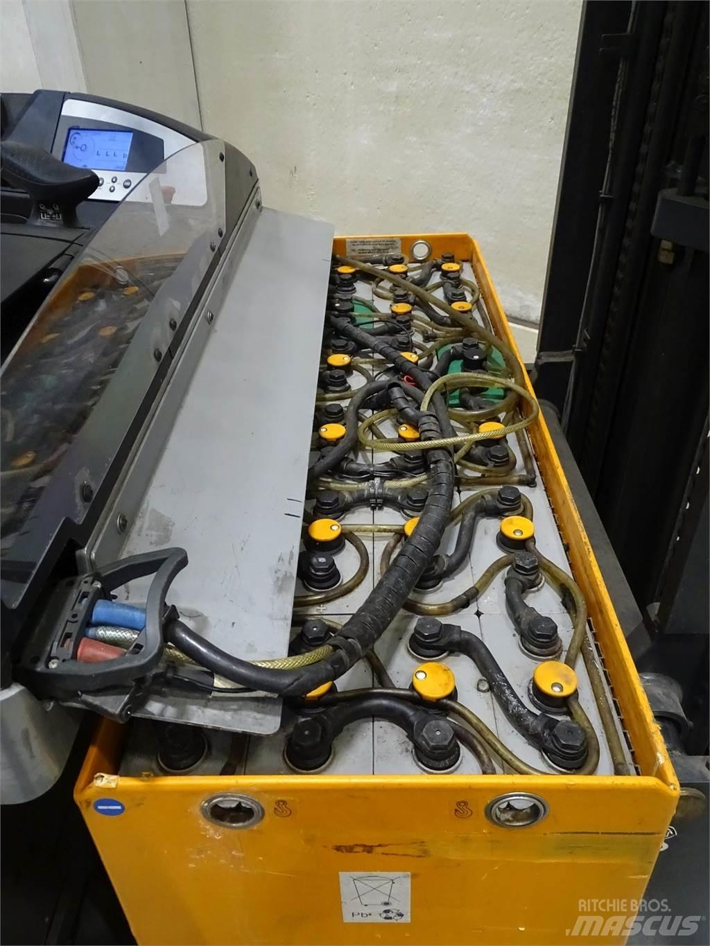 Still FM-X14 Reach trucks