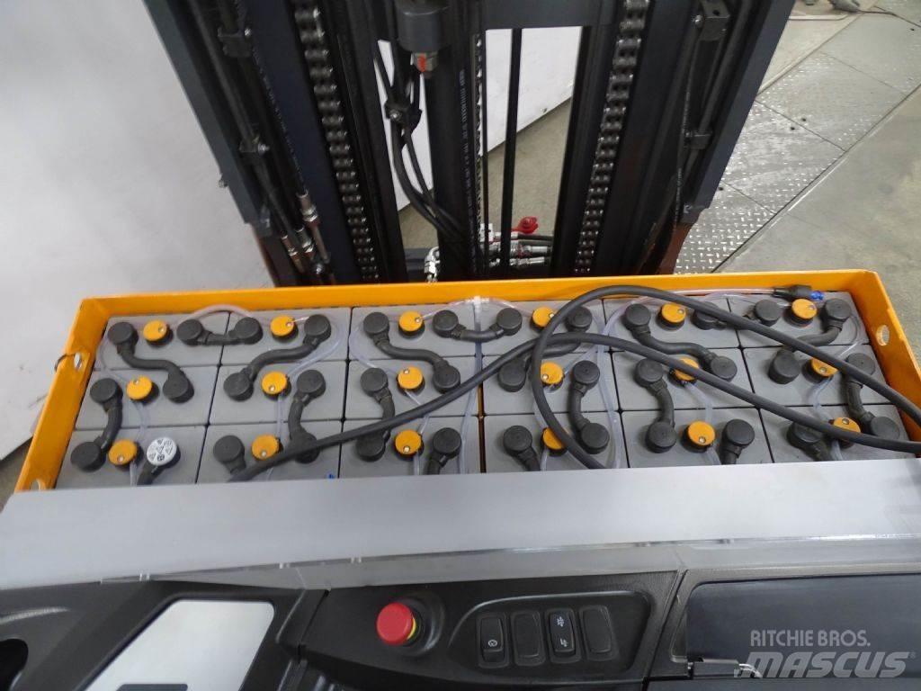 Still FM-X17 Reach trucks