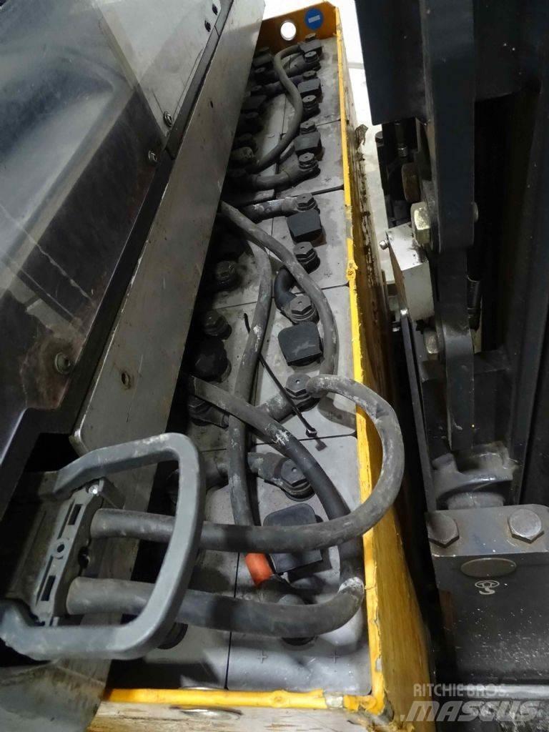 Still FM-X17 Reach trucks