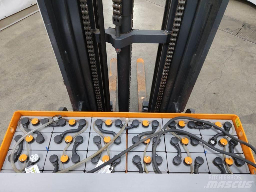 Still FM-X17 Reach trucks