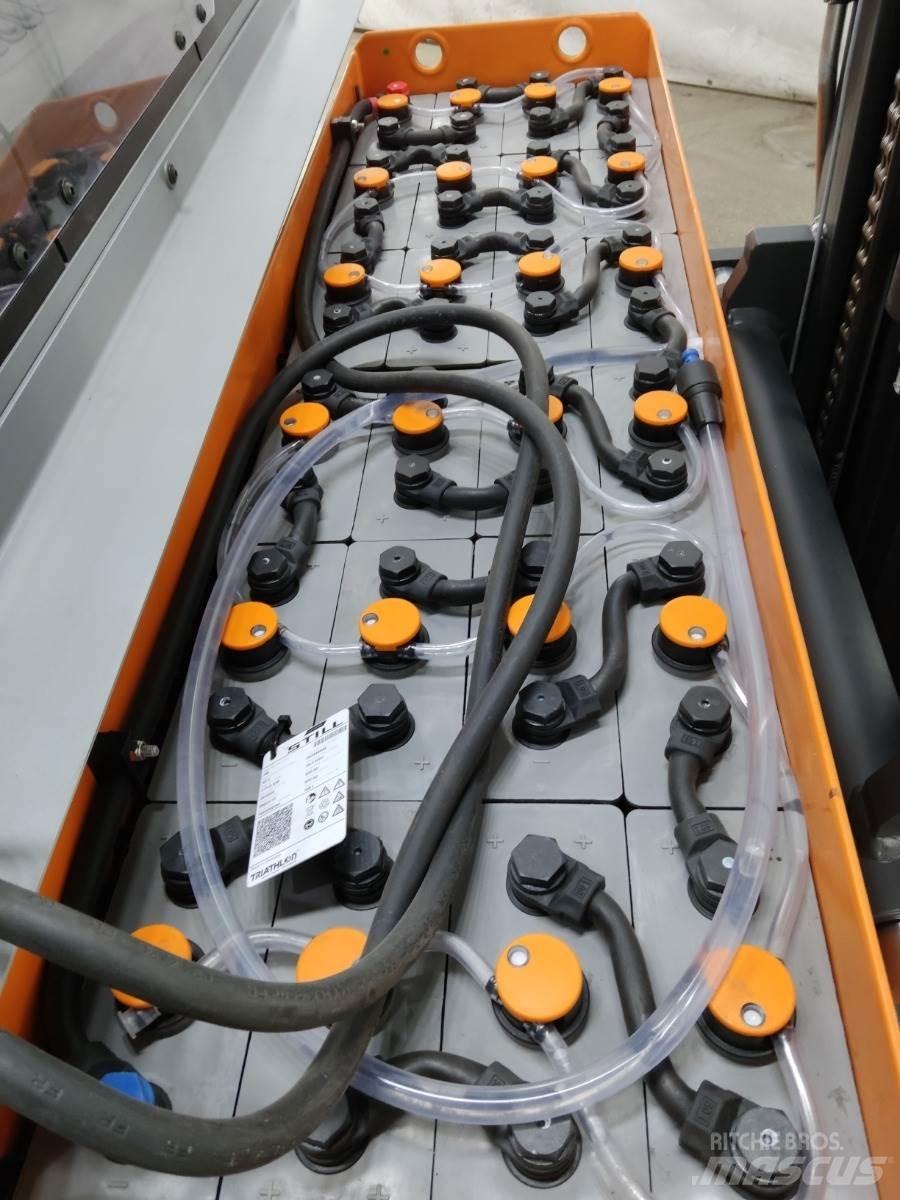 Still FM-X17 Reach trucks