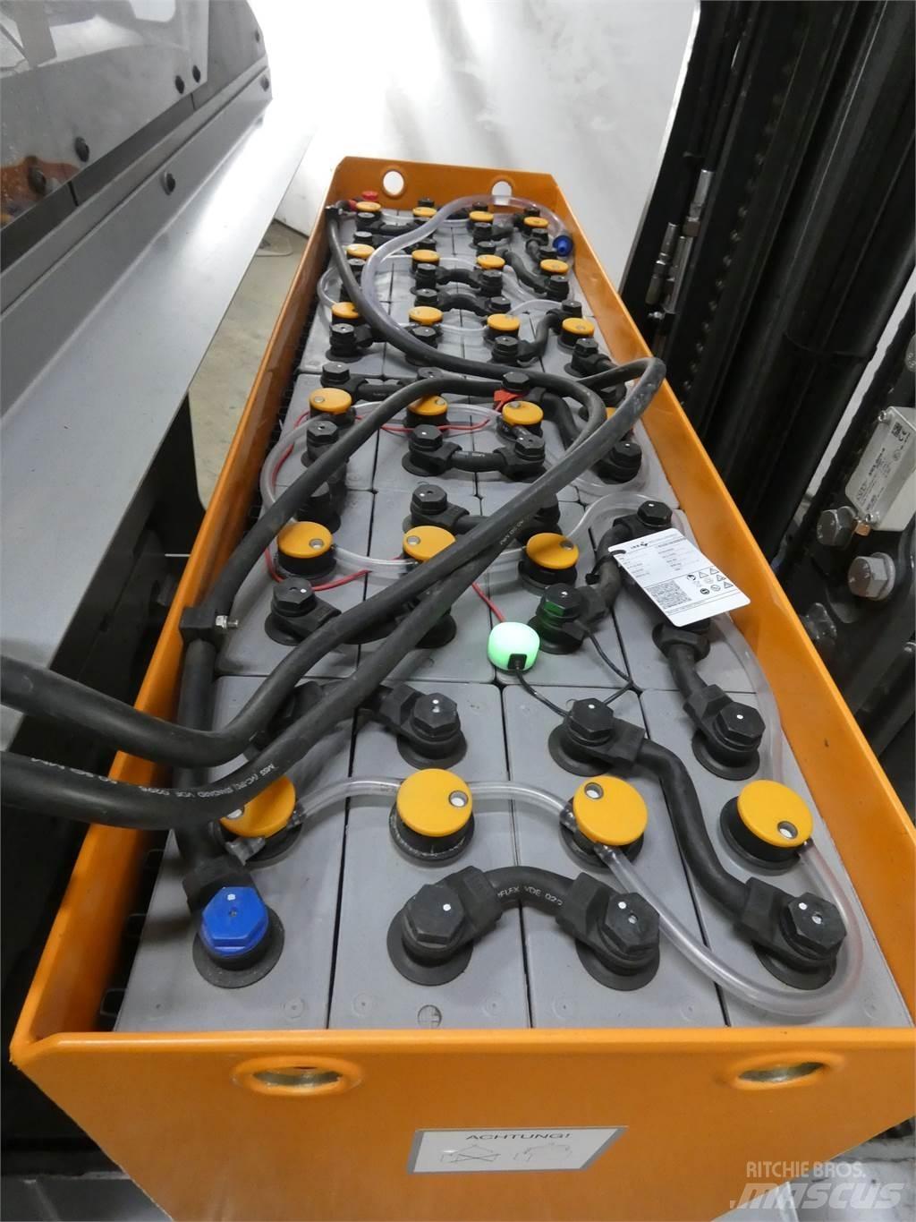 Still FM-X17 Reach trucks