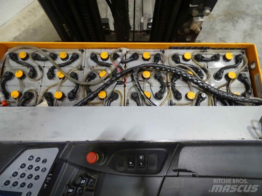 Still FM-X17 Reach trucks