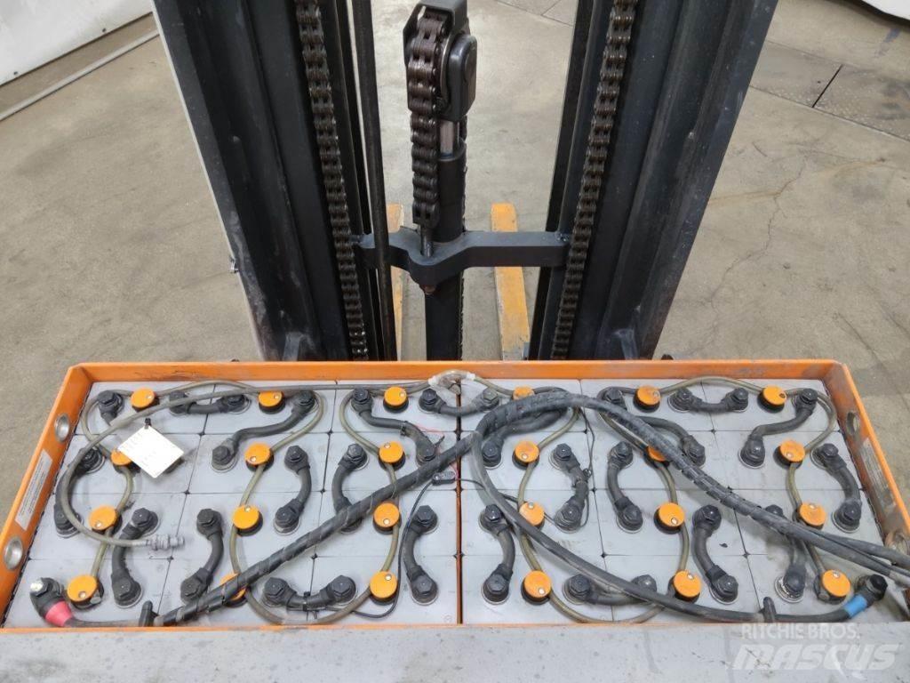 Still FM-X17 Reach trucks