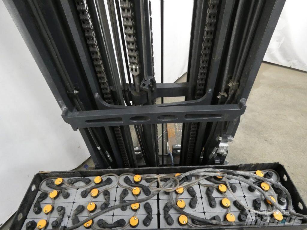 Still FM-X17 Reach trucks