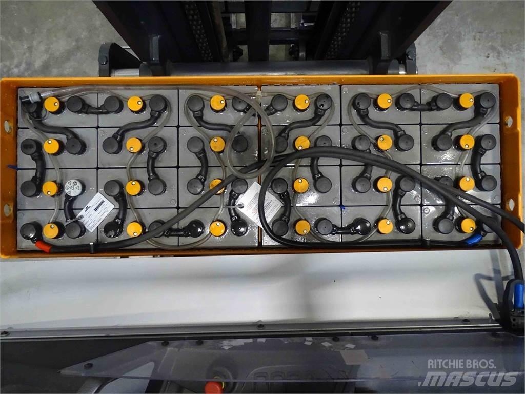 Still FM-X17 Reach trucks