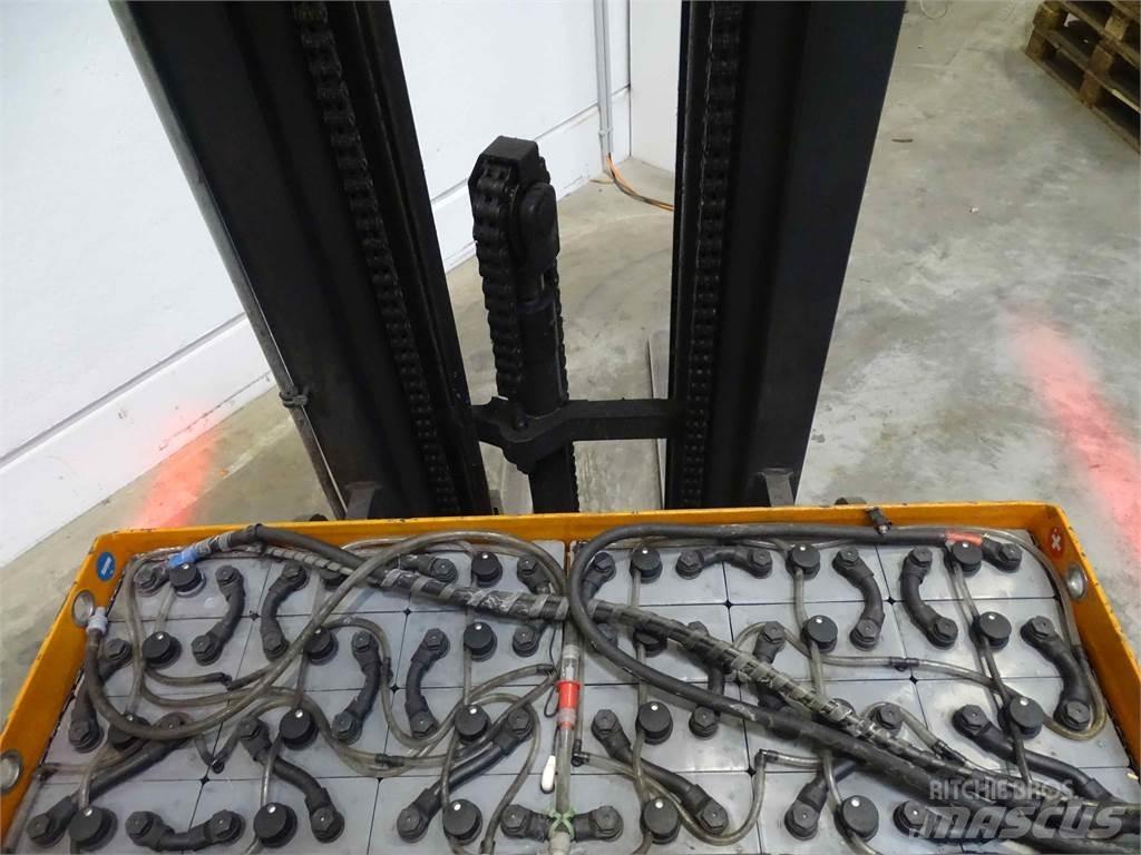Still FM-X17 Reach trucks