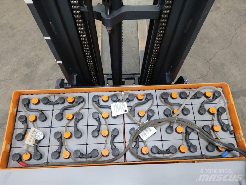 Still FM-X17 Reach trucks