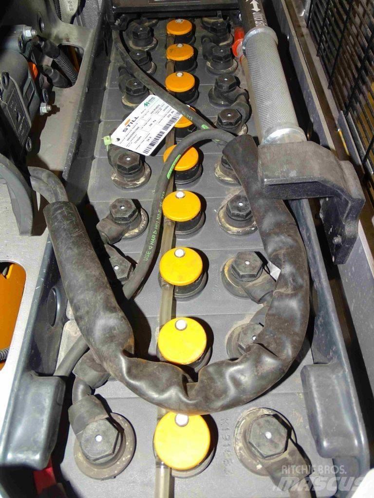 Still FXD20 Pedestrian stacker