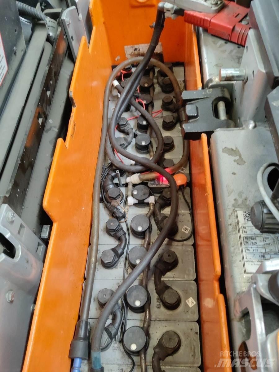 Still LTX50 Towing trucks