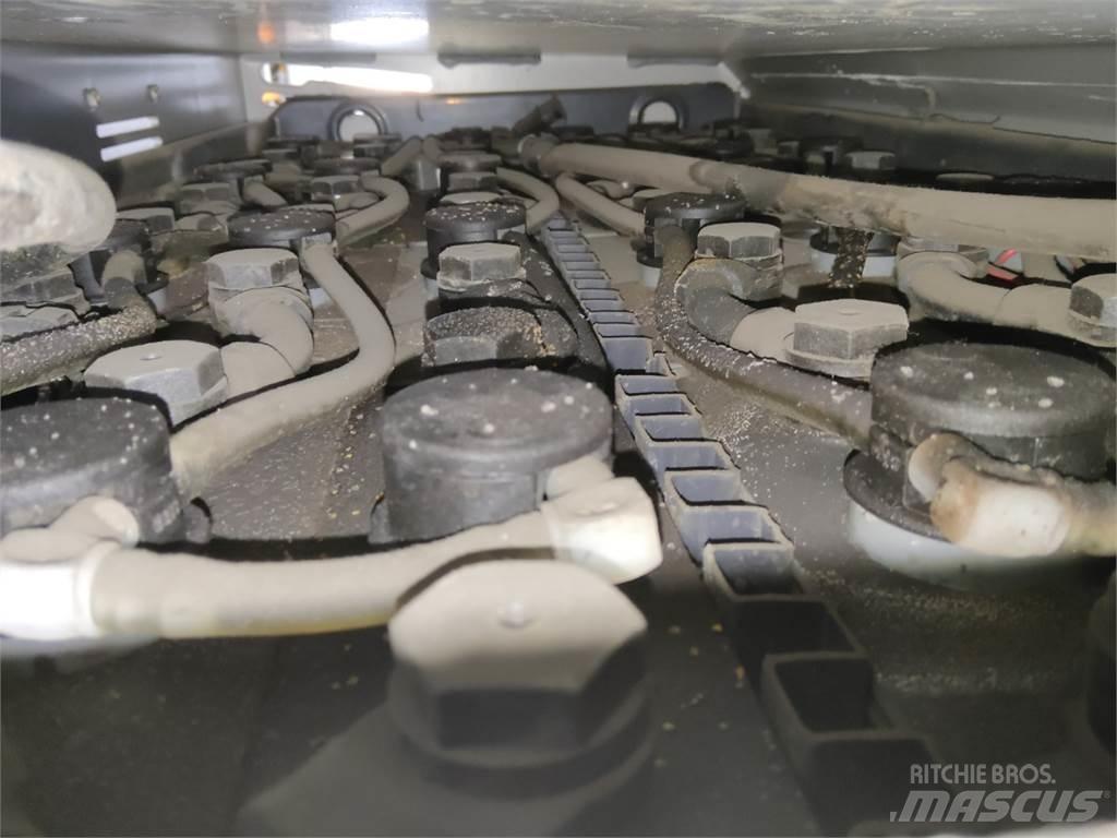 Still LTX70 Towing trucks