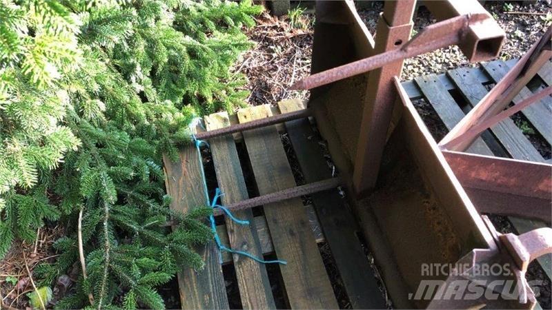  Ålø Front loader accessories