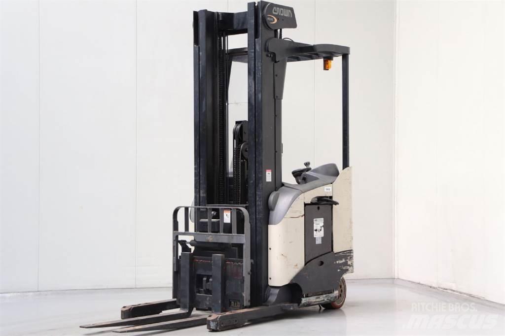 Crown RD5280S-30 Reach trucks
