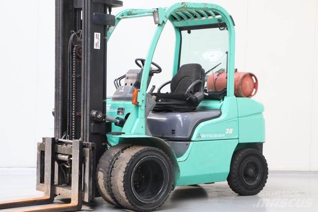Mitsubishi FG30N LPG trucks