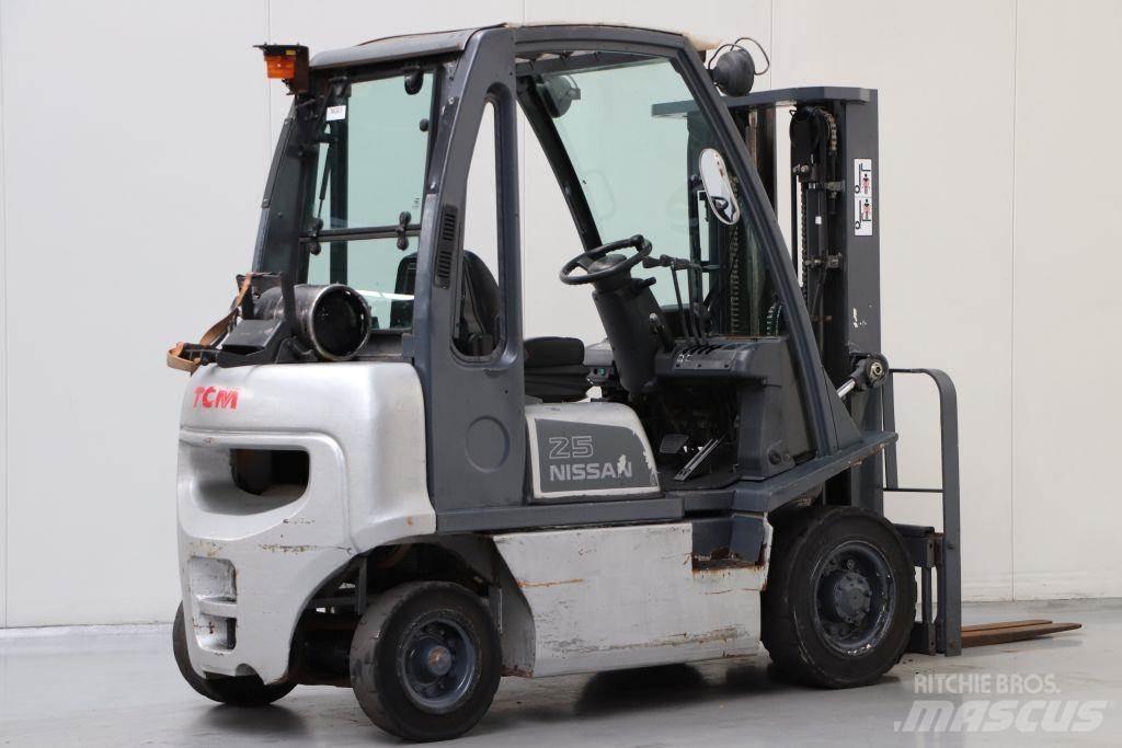 Nissan UD02A25PQ LPG trucks