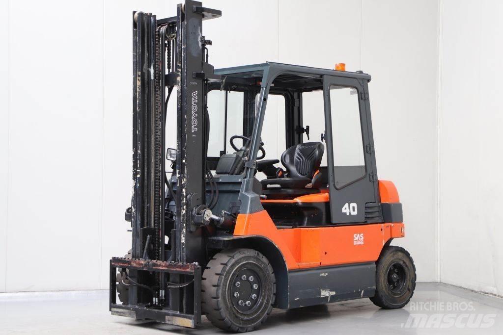 Toyota 7FBMF40 Electric forklift trucks