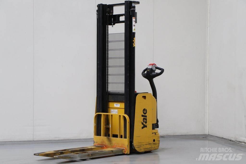 Yale MS10 Pedestrian stacker