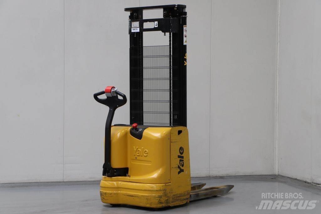 Yale MS10 Pedestrian stacker