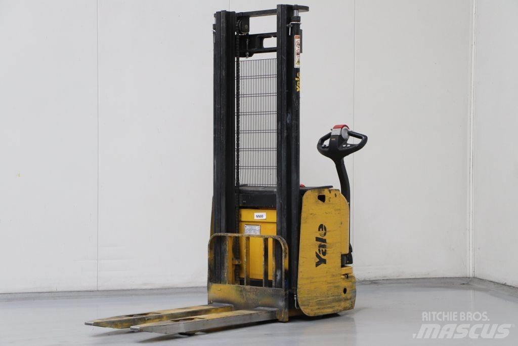 Yale MS12 Pedestrian stacker