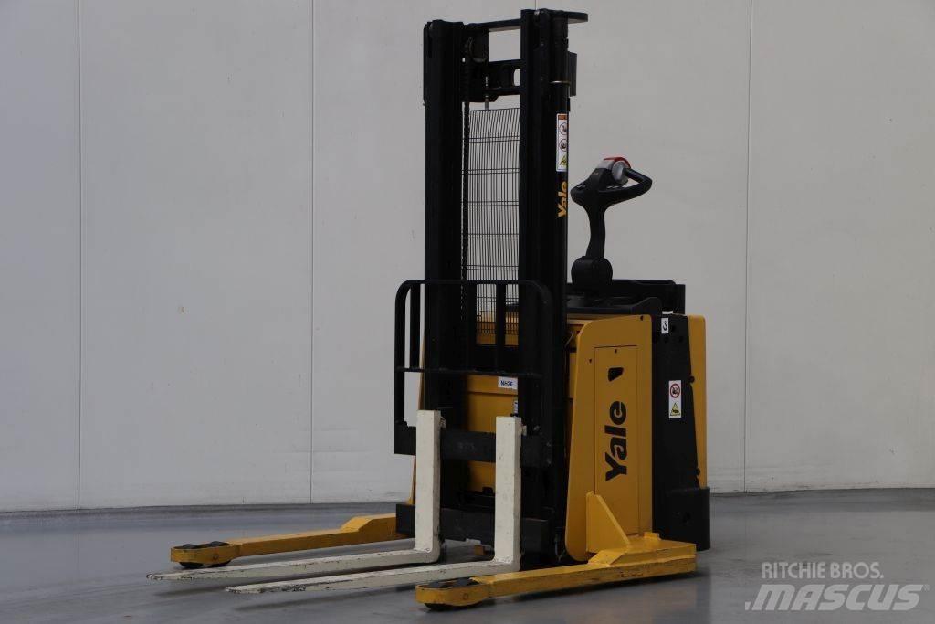 Yale MS15X Pedestrian stacker