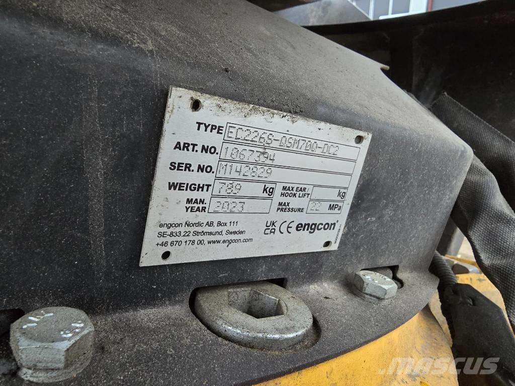 Komatsu PC 228 US-11 Crawler excavators