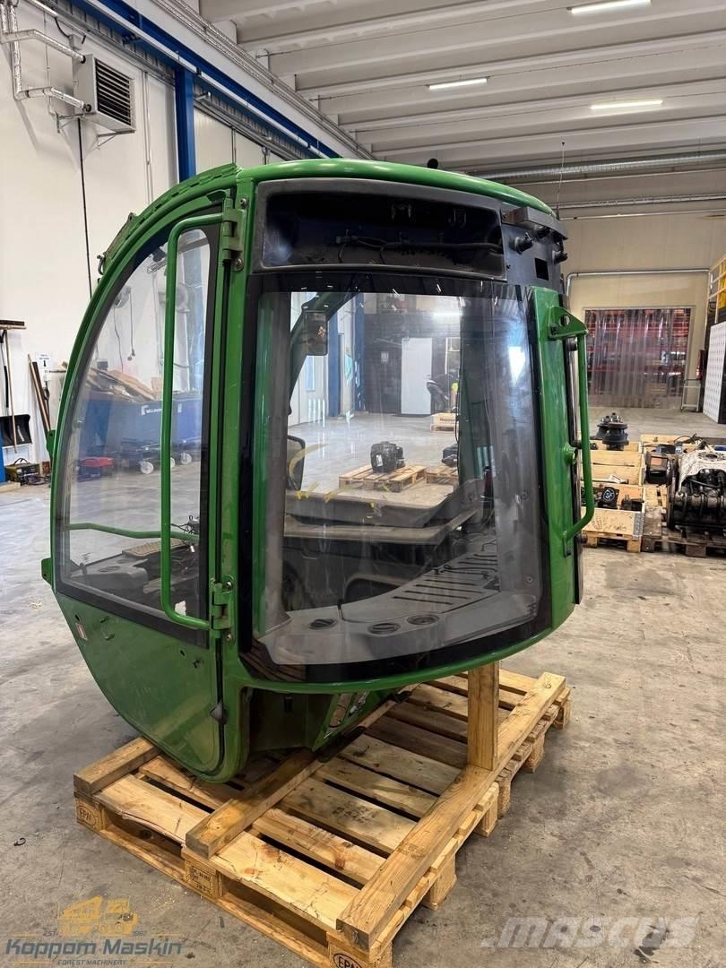 John Deere 1210E Cabins and interior