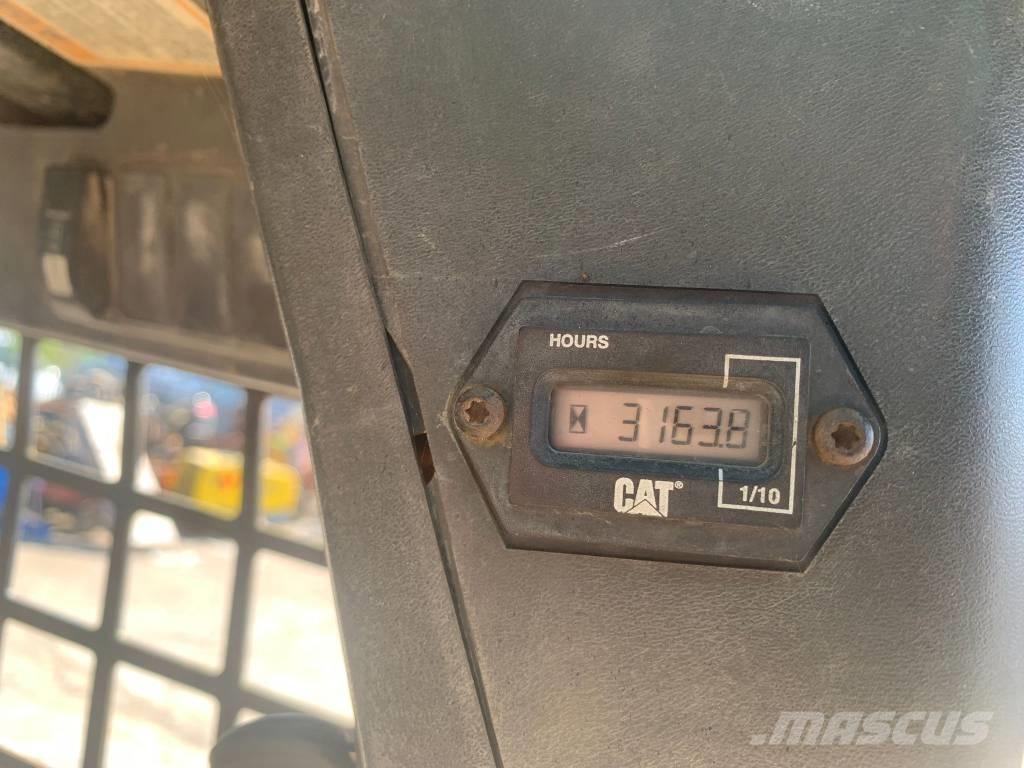 CAT 277 Skid steer loaders
