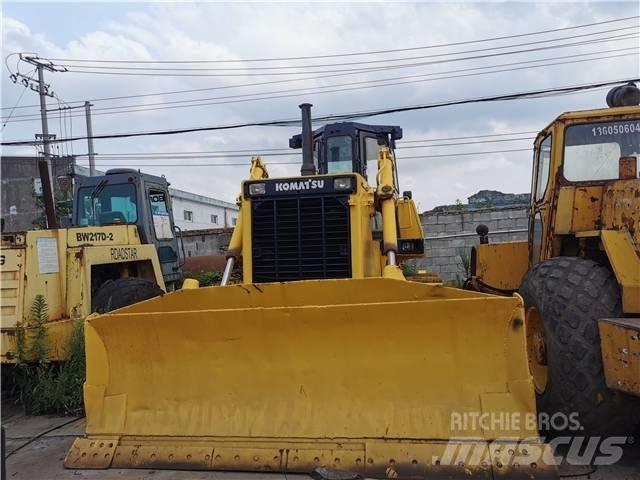 Komatsu D85-21 Crawler dozers