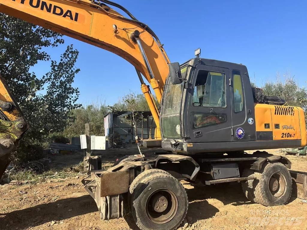 Hyundai R210WD Wheeled excavators