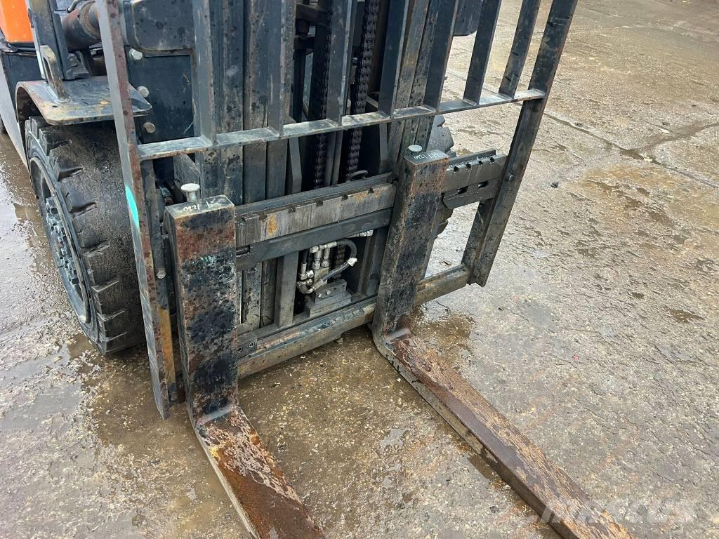 Doosan D 30 GP Diesel trucks