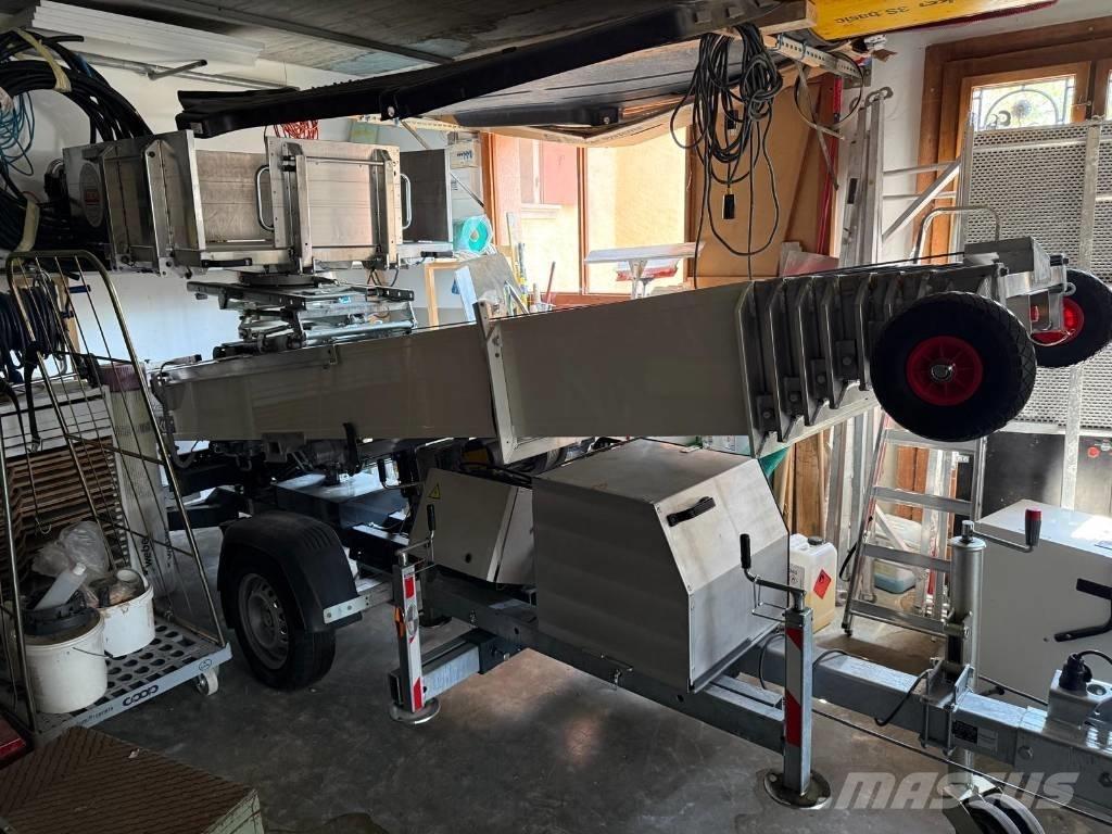 Böcker Junior HD 24 Goods and furniture lifts