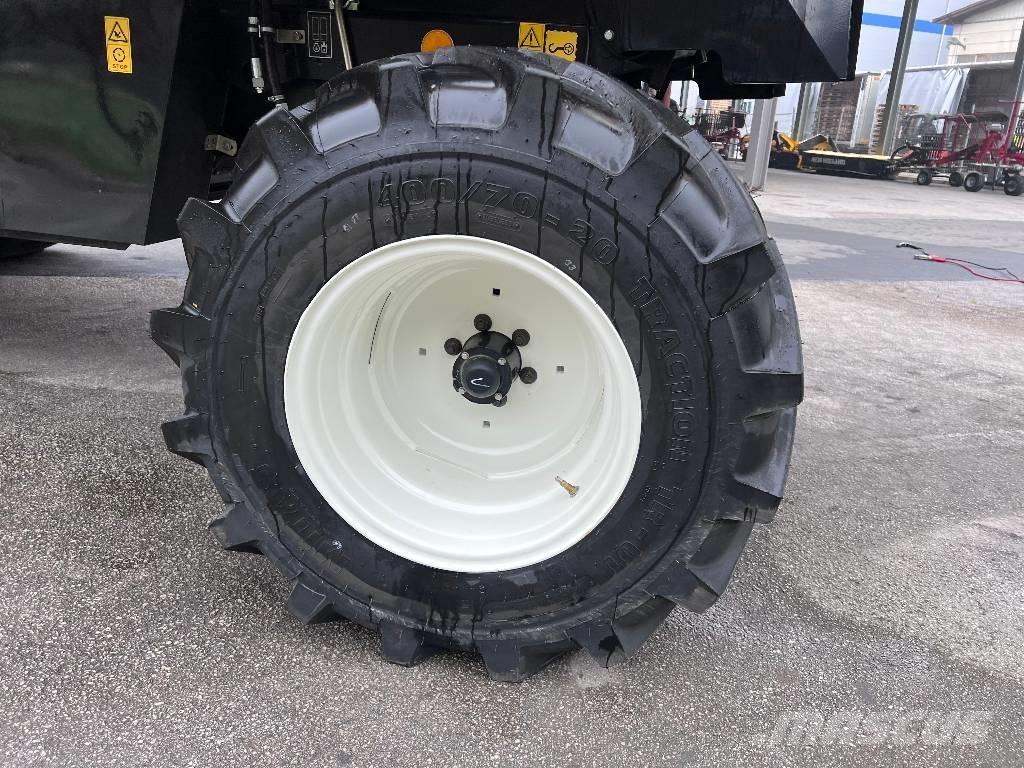 New Holland TC 4.90 Combine harvesters