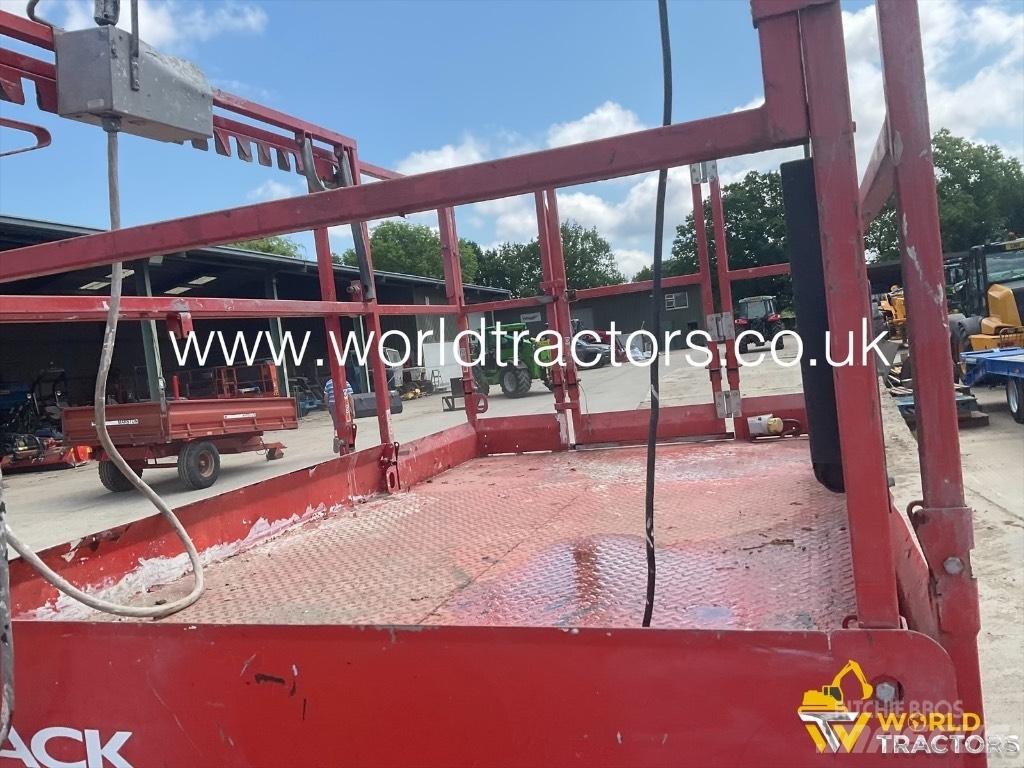 SkyJack SJ 6832 RT Scissor lifts