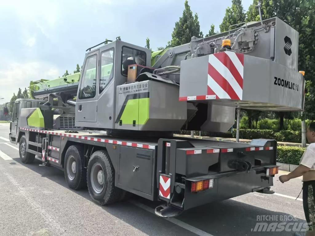Zoomlion ZCT 251 V Hoists, winches and material elevators