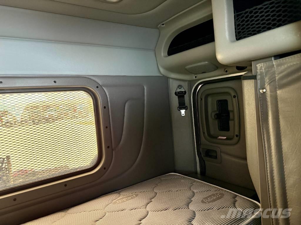 Peterbilt 389 Tractor Units