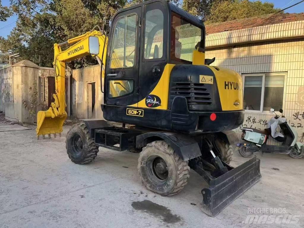 Hyundai 60 W Wheeled excavators